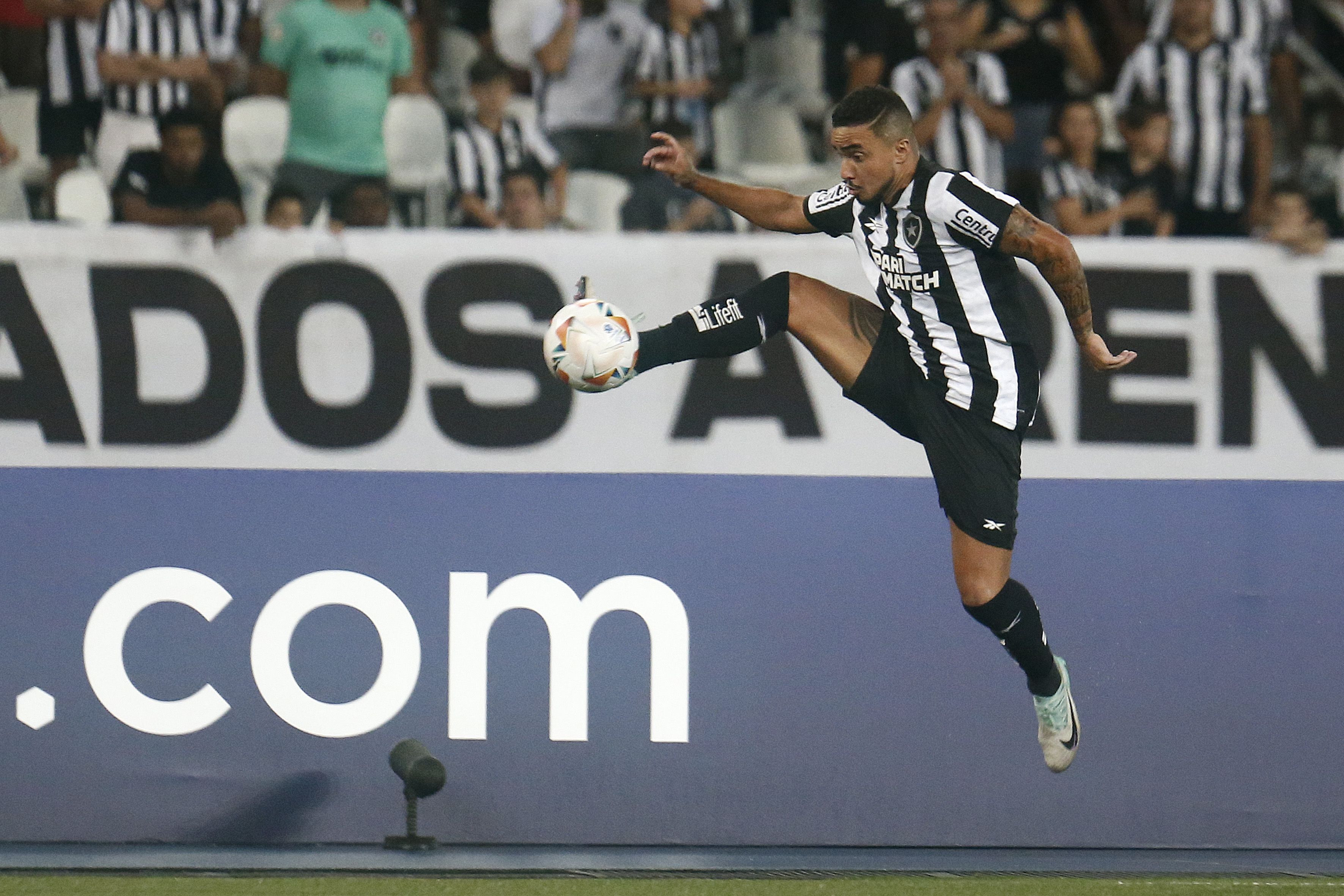 Jogador do Botafogo anuncia aposentadoria no fim do ano: 'Campeão ou não'