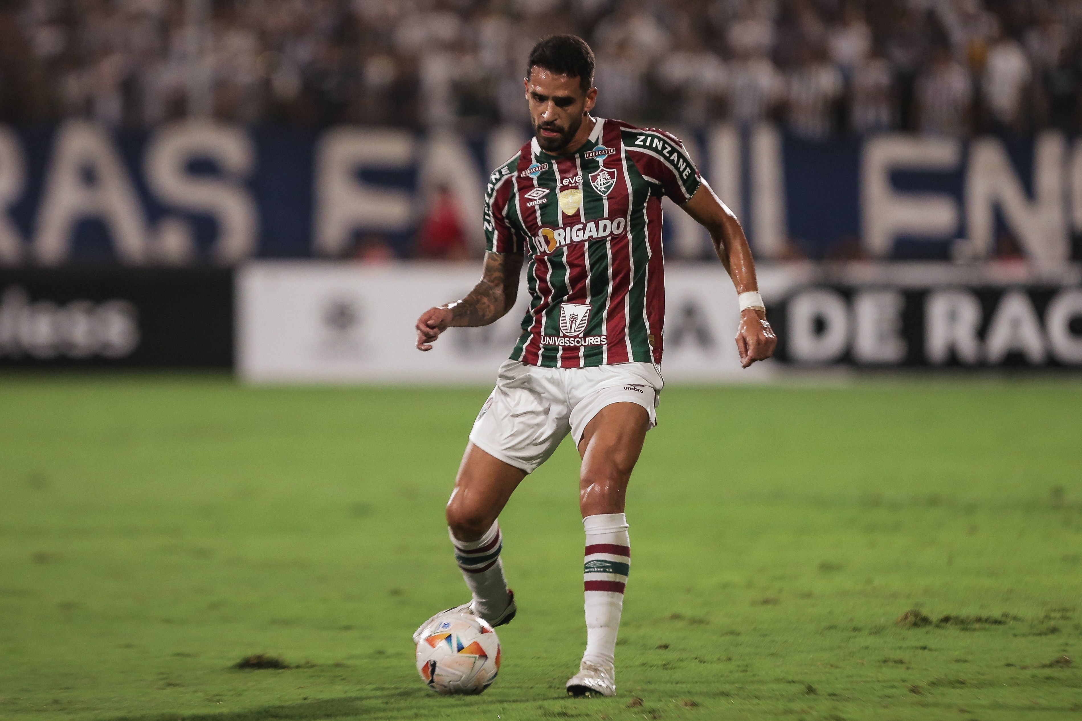 Renato Augusto é observado no Fluminense após dores na Libertadores