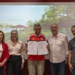 Inter e prefeitura de Porto Alegre assinam documento para obras no Parque Marinha