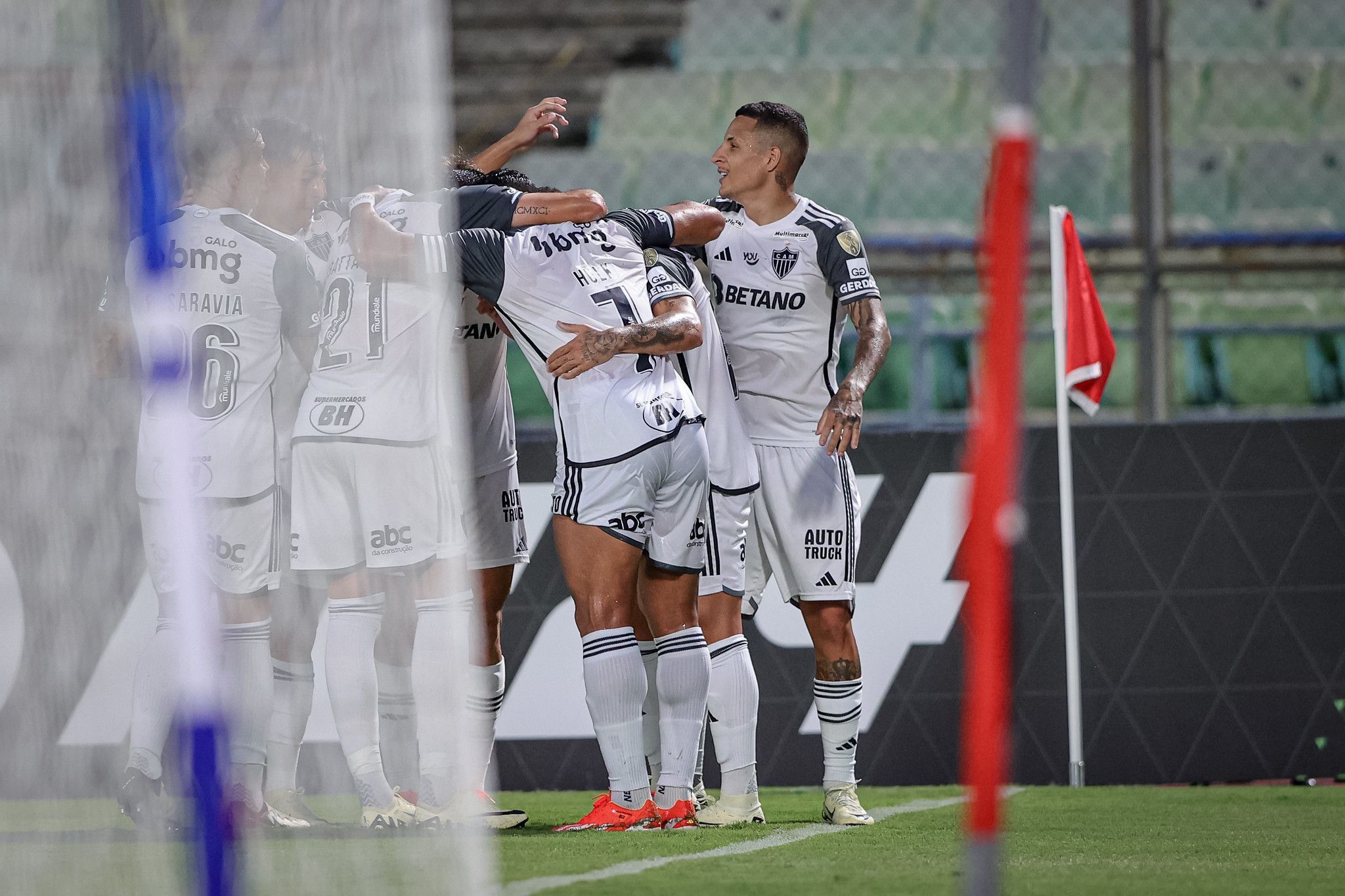 Sem dificuldades, Atlético goleia Caracas em estreia na Libertadores