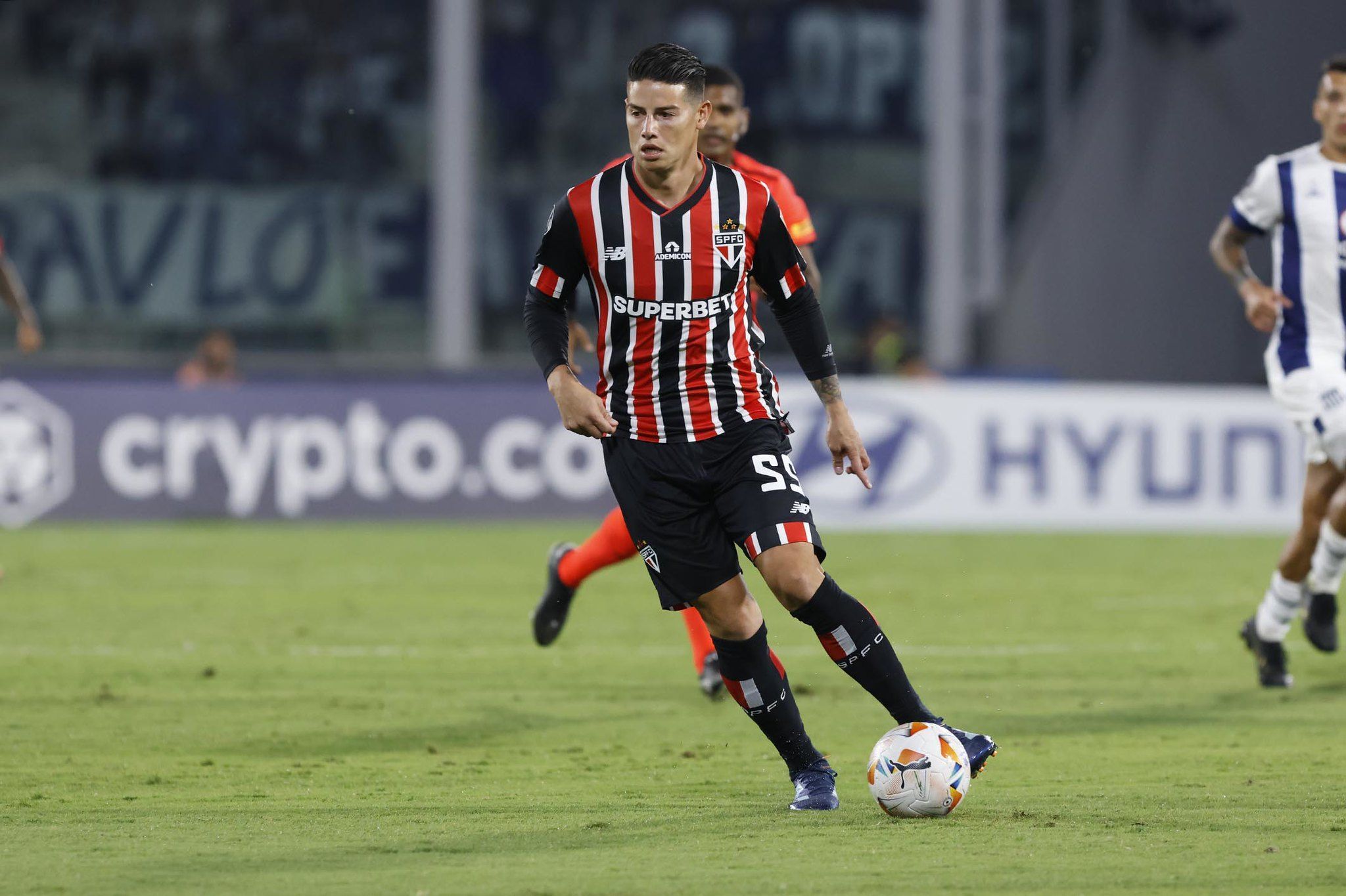Thiago Carpini explica escalação de James como titular do São Paulo