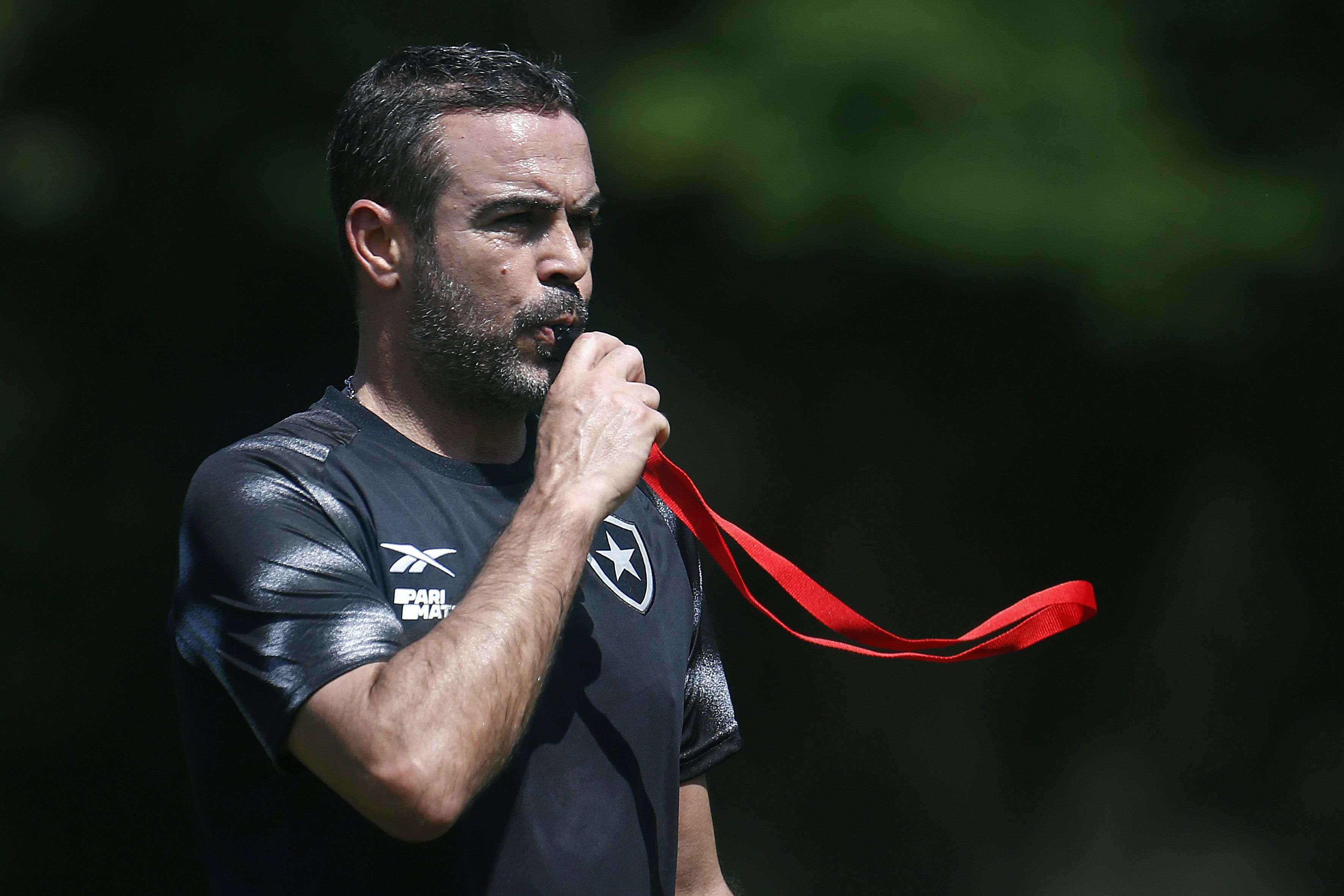Com Artur Jorge, Botafogo pretende 'enxugar elenco' e quer reforçar setor