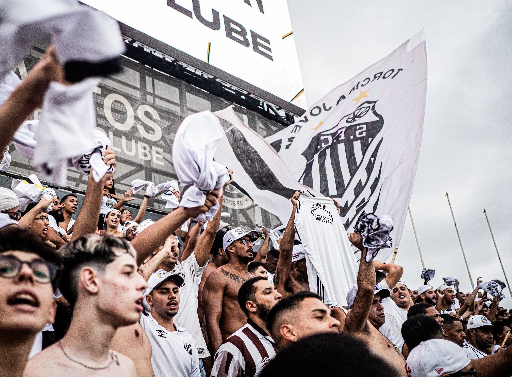 Organizadas do Santos terão acesso ao CT para apoiar time antes de clássico