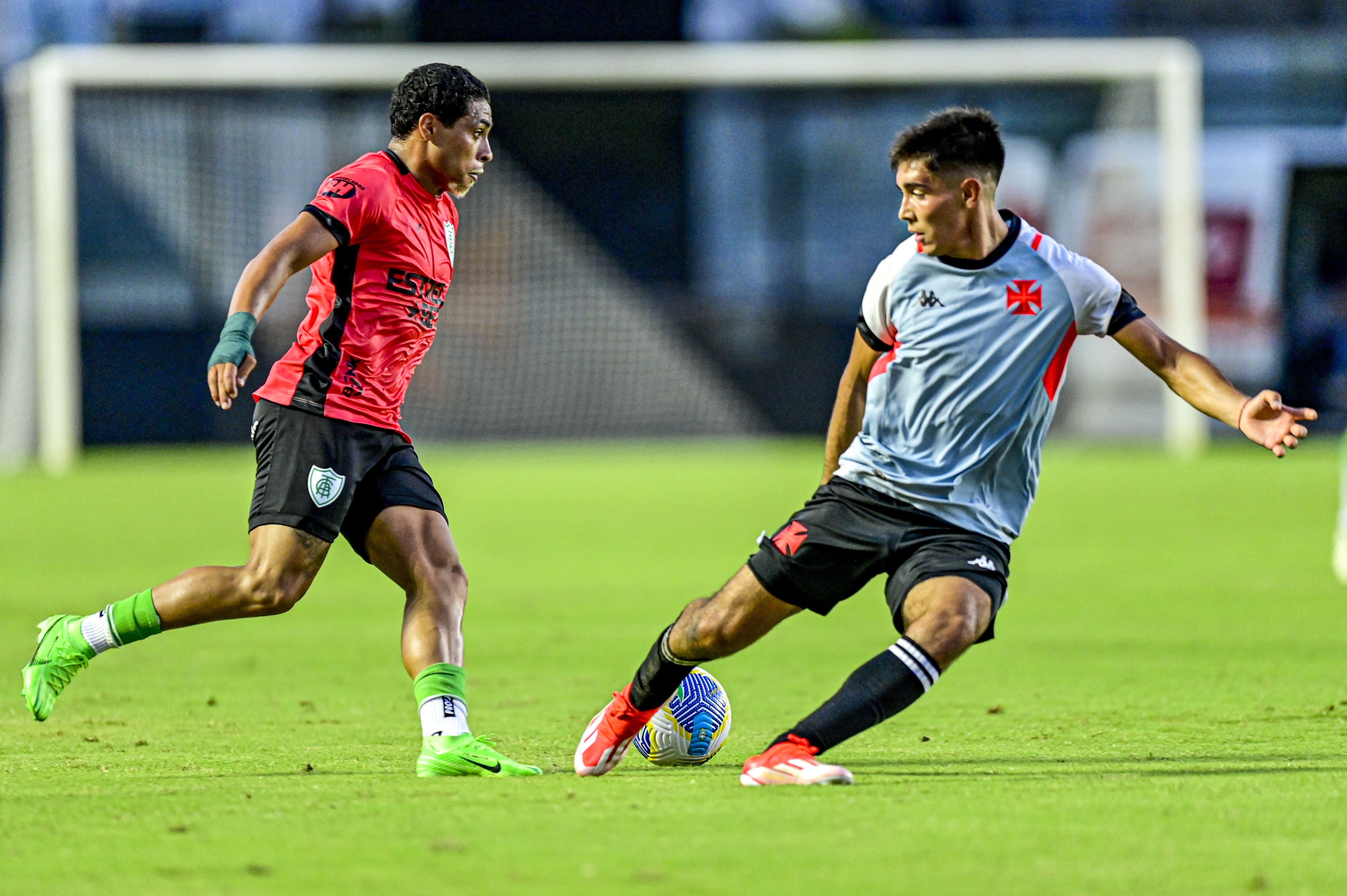 Vasco derrota América em jogo-treino de preparação para o Brasileiro