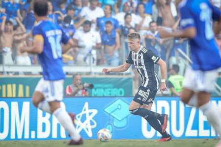 Bruno Fuchs, zagueiro do Atlético, durante partida contra o Cruzeiro no último domingo (7)