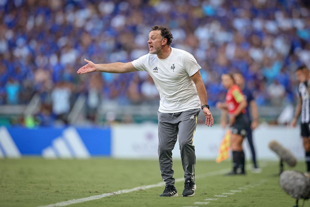 Milito amplia 'soberania argentina' em penta do Atlético no estadual