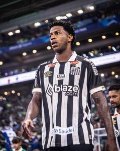 Gil foi titular do Santos na final do Campeonato Paulista contra o Palmeiras em 2024, no Allianz Parque.jpg