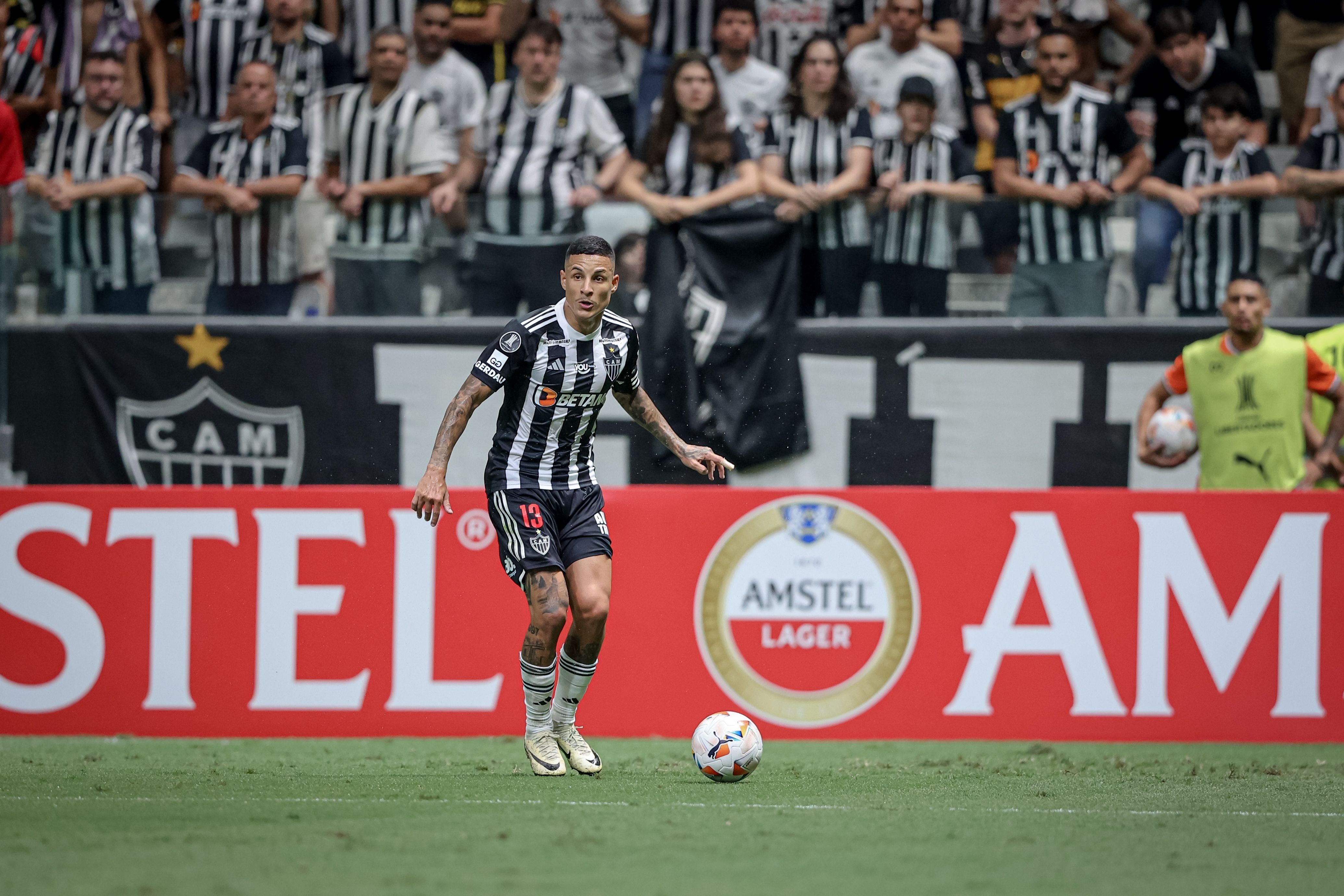 Aniversariante do Atlético, Arana tem histórico favorável contra o Corinthians