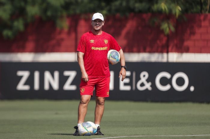 Fernando Diniz agora ambiciona o título brasileiro Fernando Diniz agora ambiciona o título brasileiro