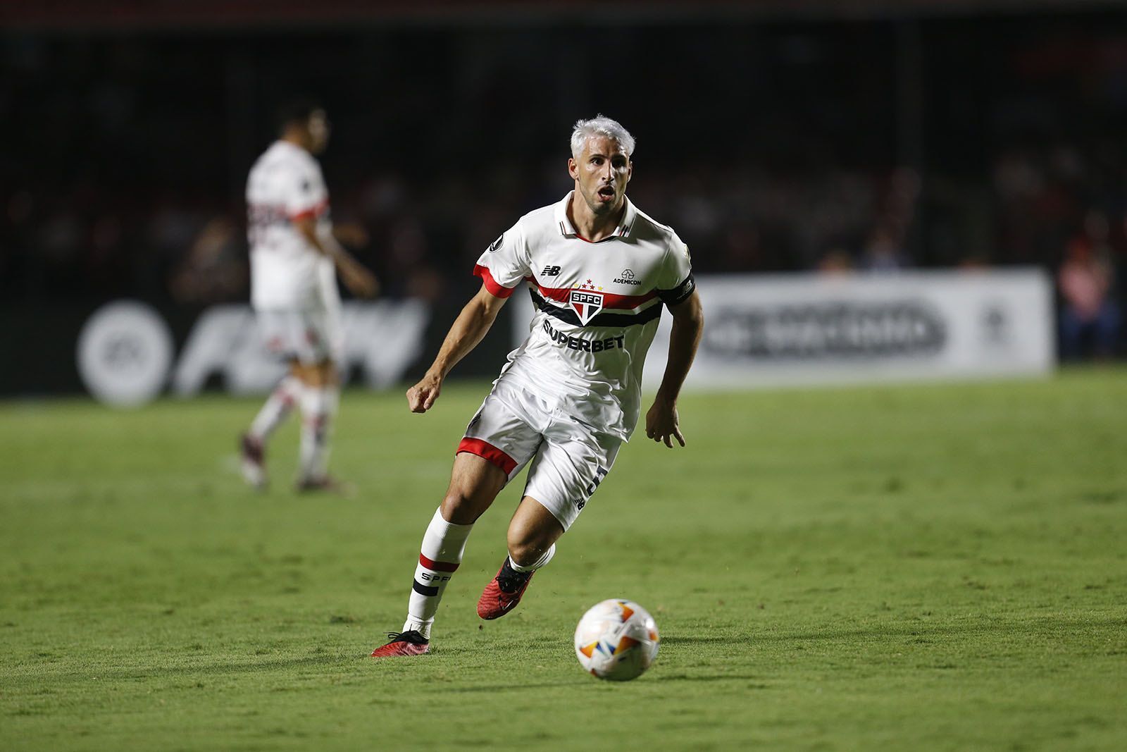 Calleri volta ao São Paulo com gol histórico e defesa ao trabalho de Thiago Carpini