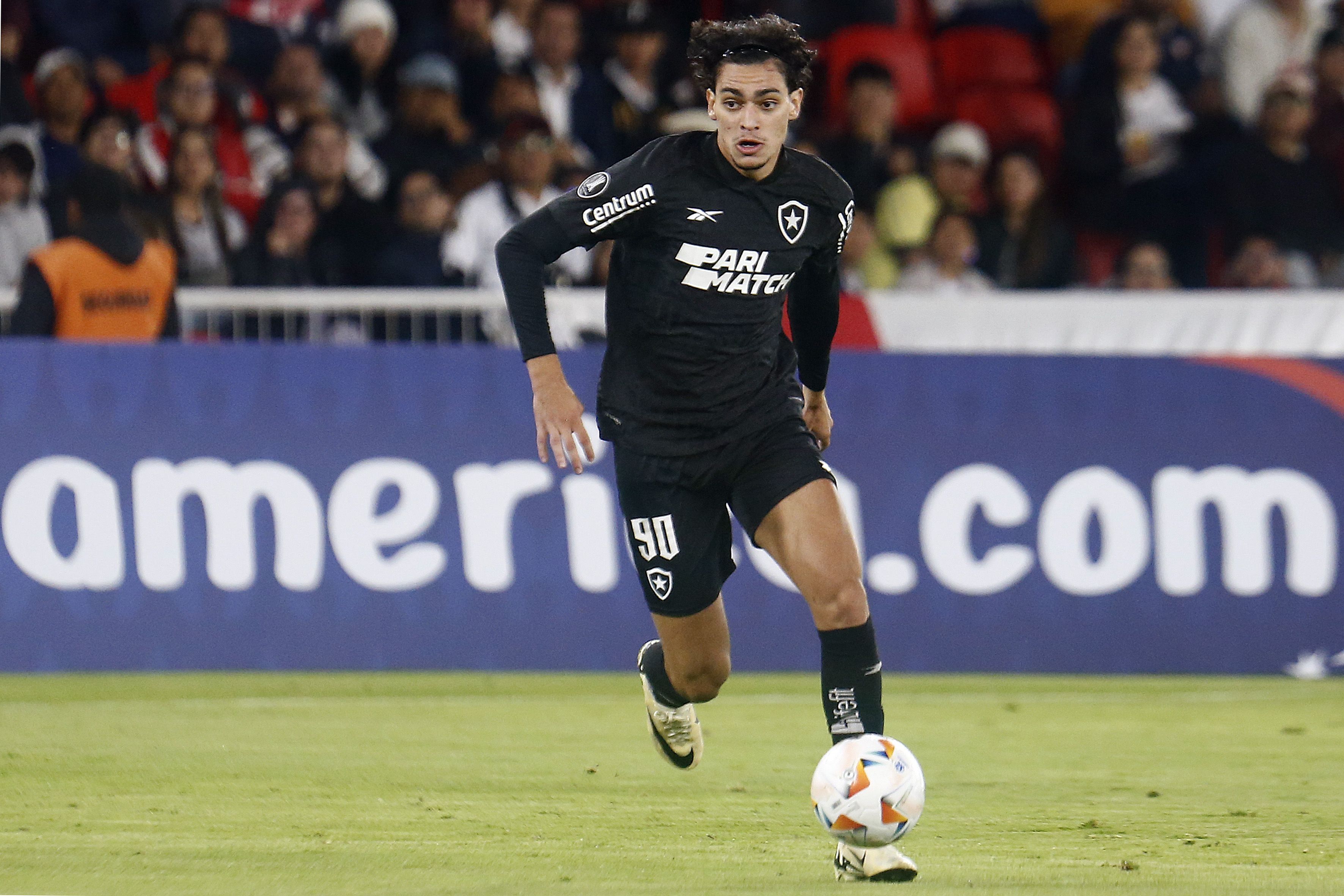Botafogo informa lesão de atacante, que será desfalque por quatro meses