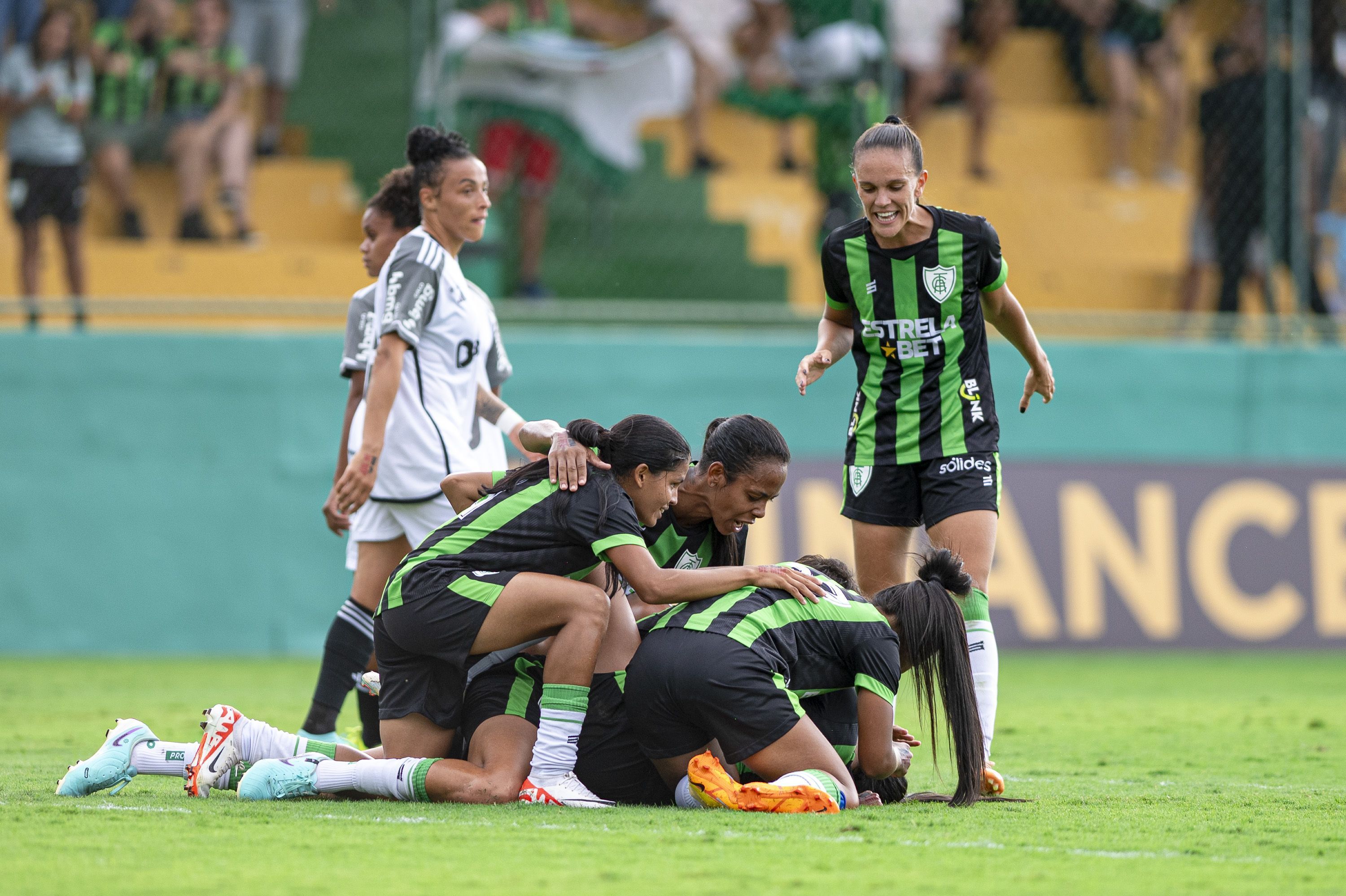 América atropela Atlético por 6 a 0 e assume vice-liderança do Brasileiro Feminino