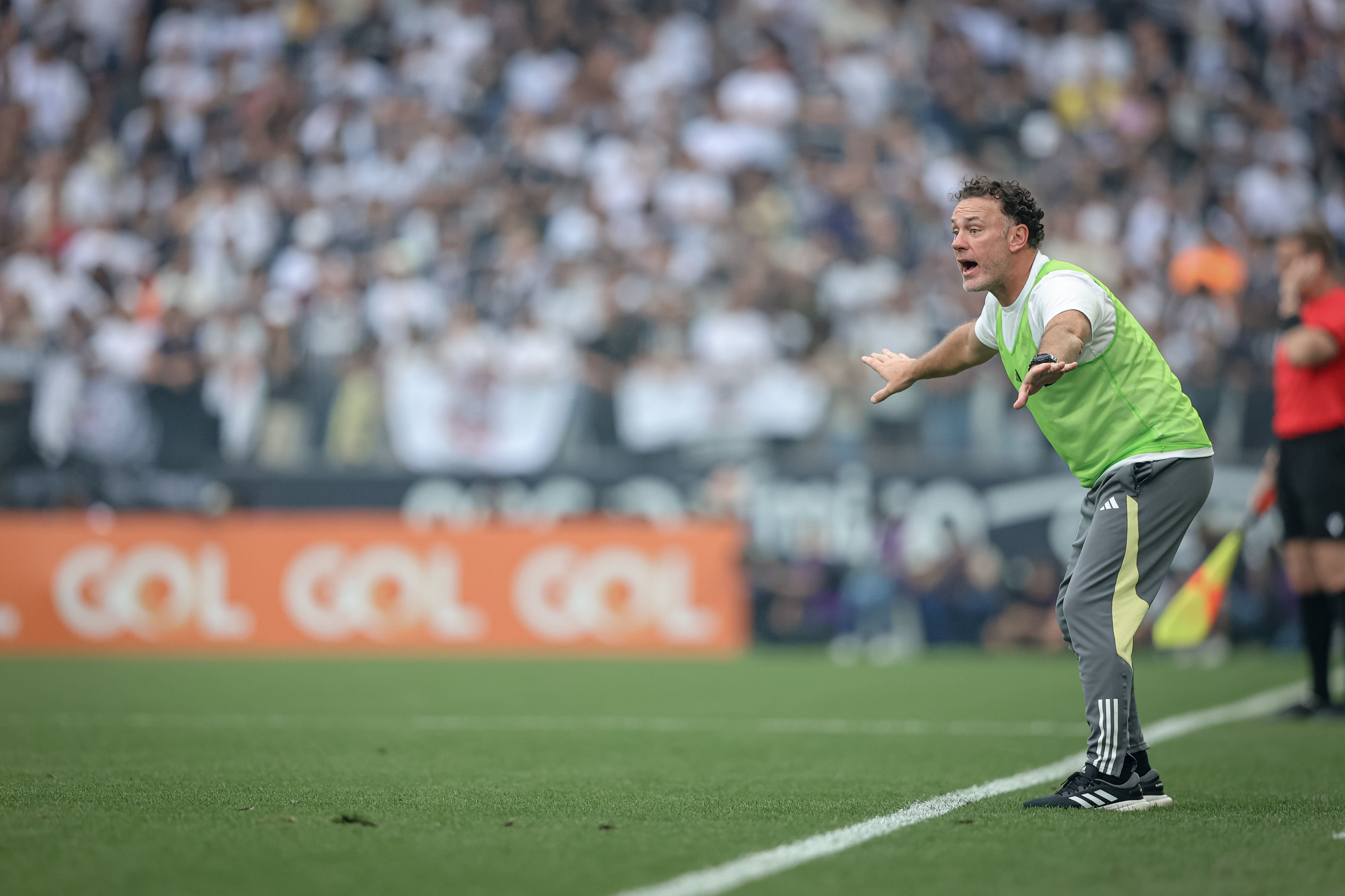 Milito valoriza empate do Atlético e atitude com um a menos: 'Tivemos paixão e desejo'