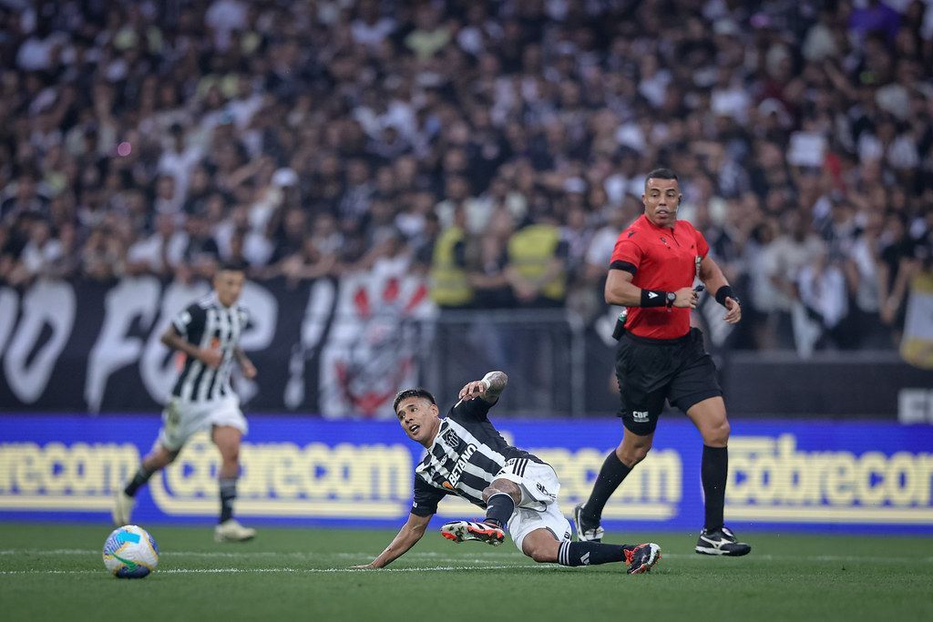CBF afasta árbitros de jogos de Atlético e Flamengo na primeira rodada do Brasileiro