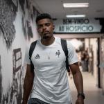 Atlético recebe sondagem do Athletico-PR por Jemerson e toma decisão sobre zagueiro