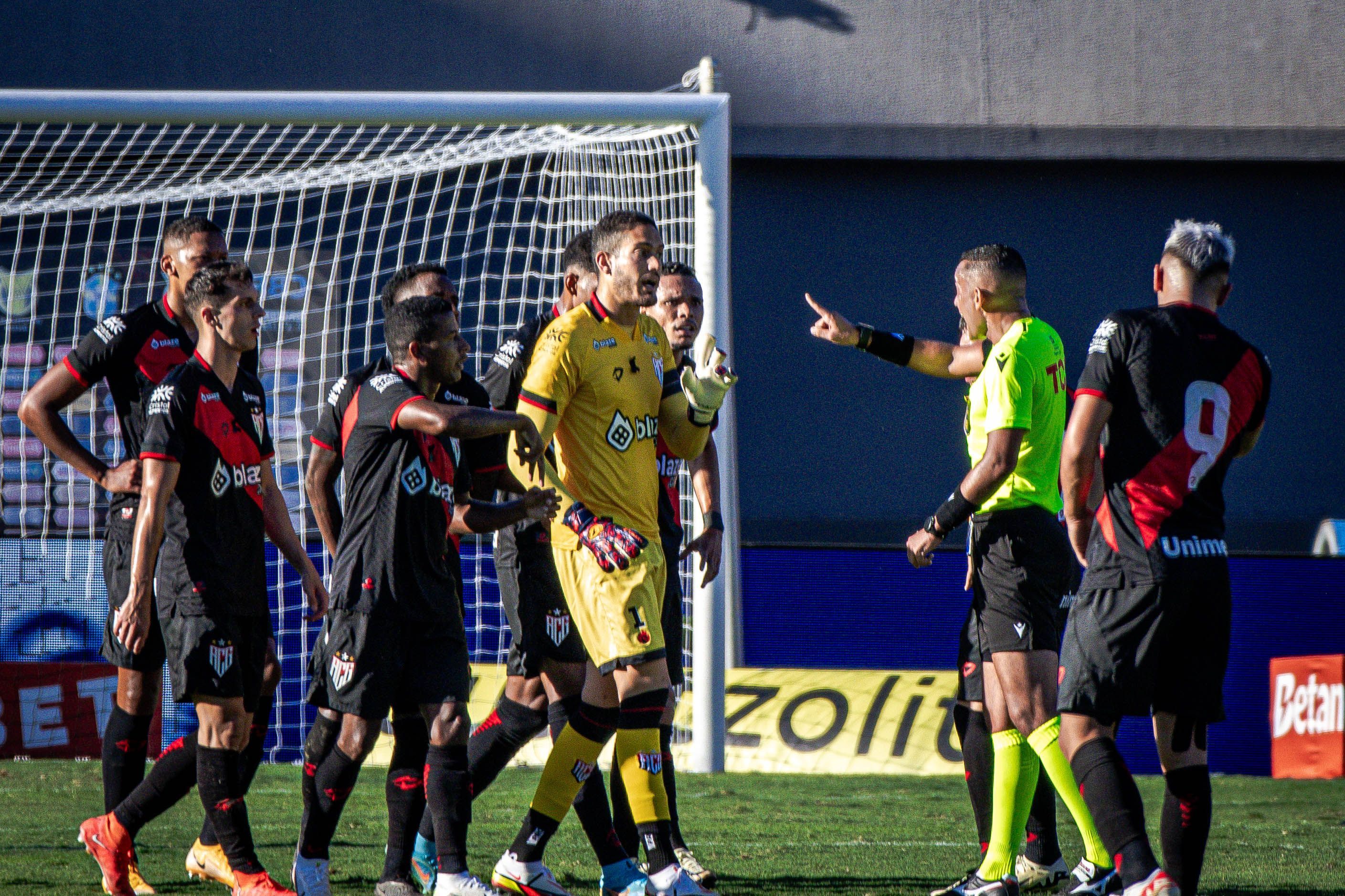 Atlético-GO x Flamengo: árbitro relata xingamentos de Jair Ventura e mascote