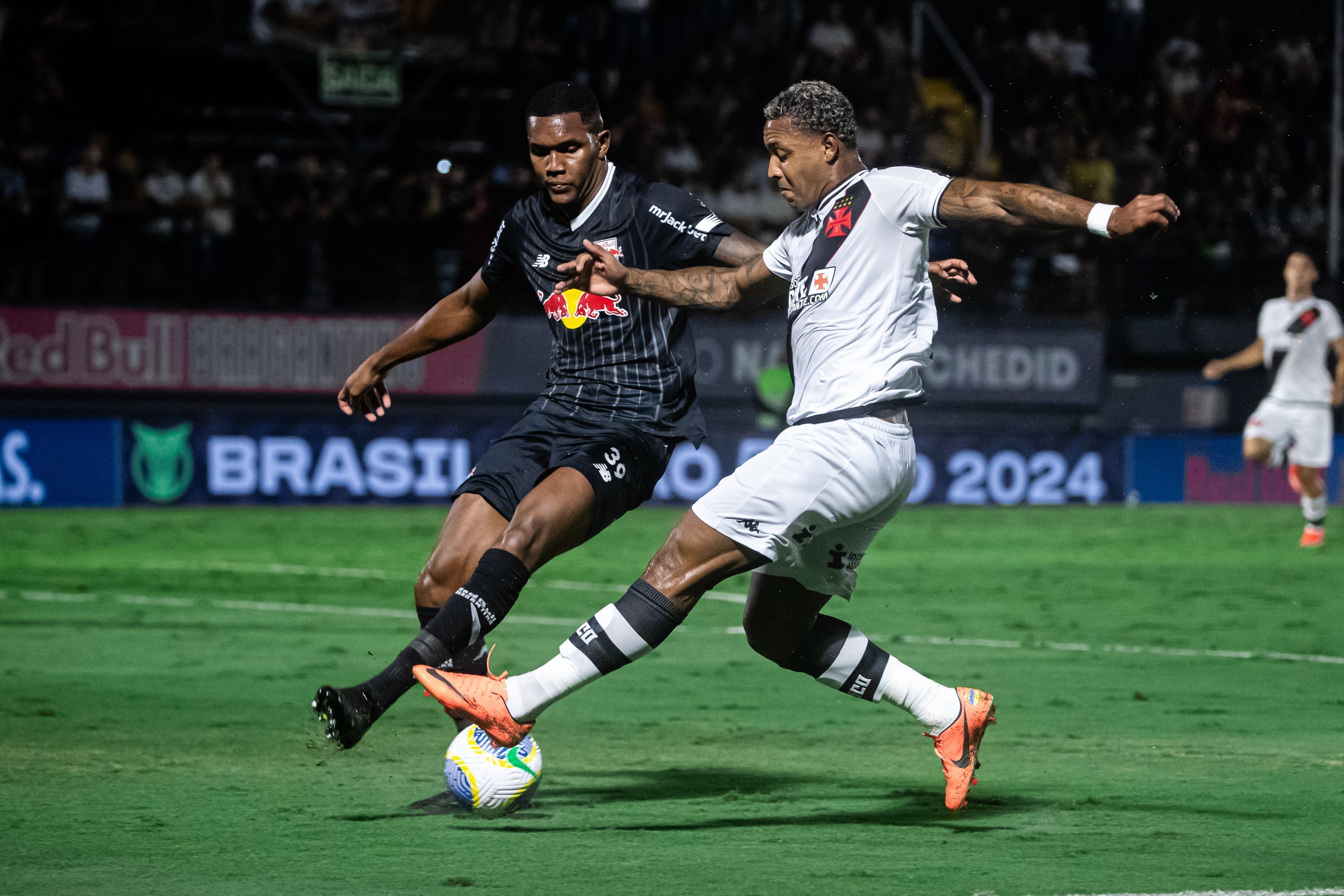 Vasco encara o RB Bragantino para entrar no Top-10 do Campeonato Brasileiro