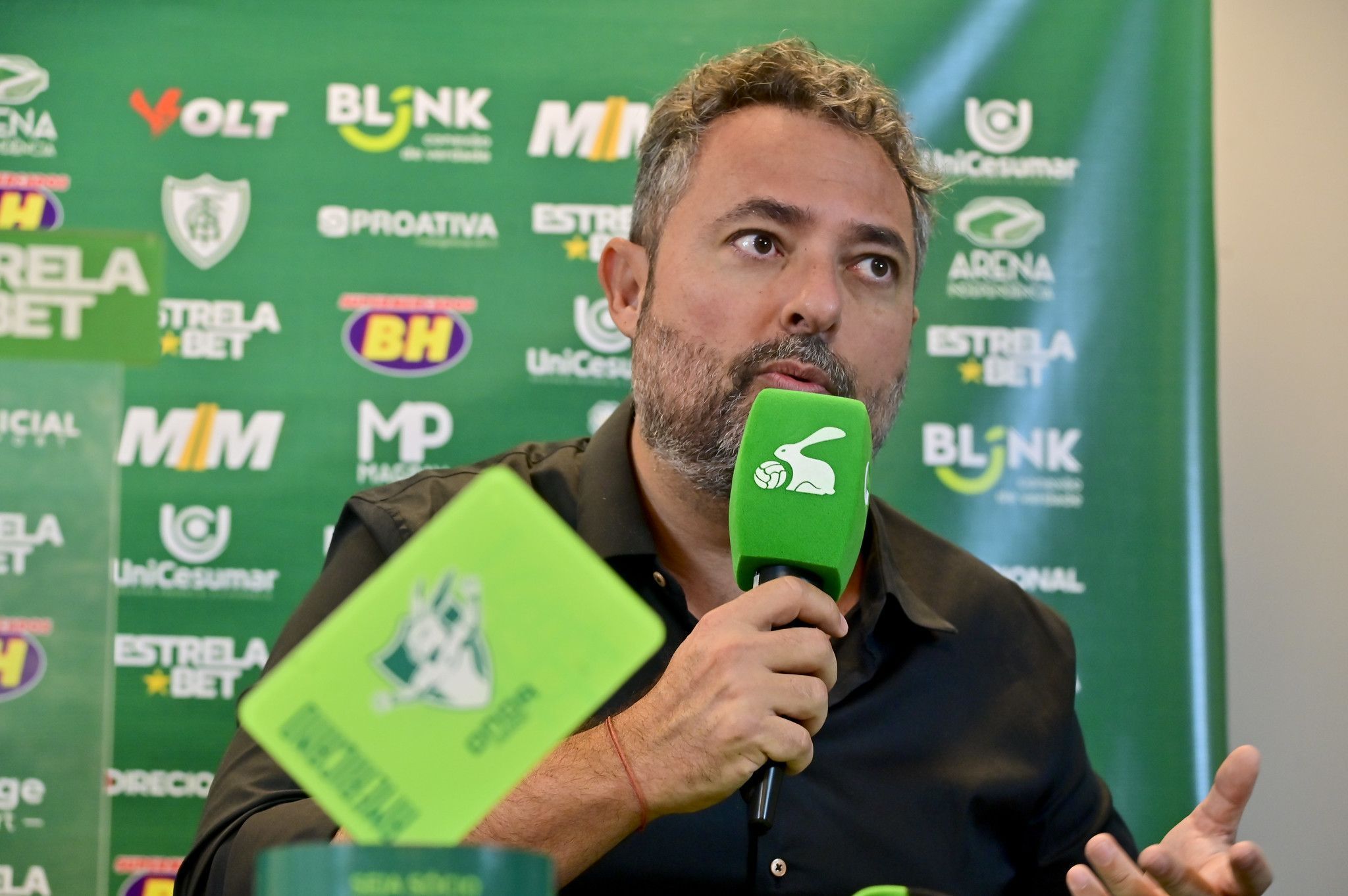 Torcida do América se revolta com saída de Mattos após 15 dias de retorno ao clube