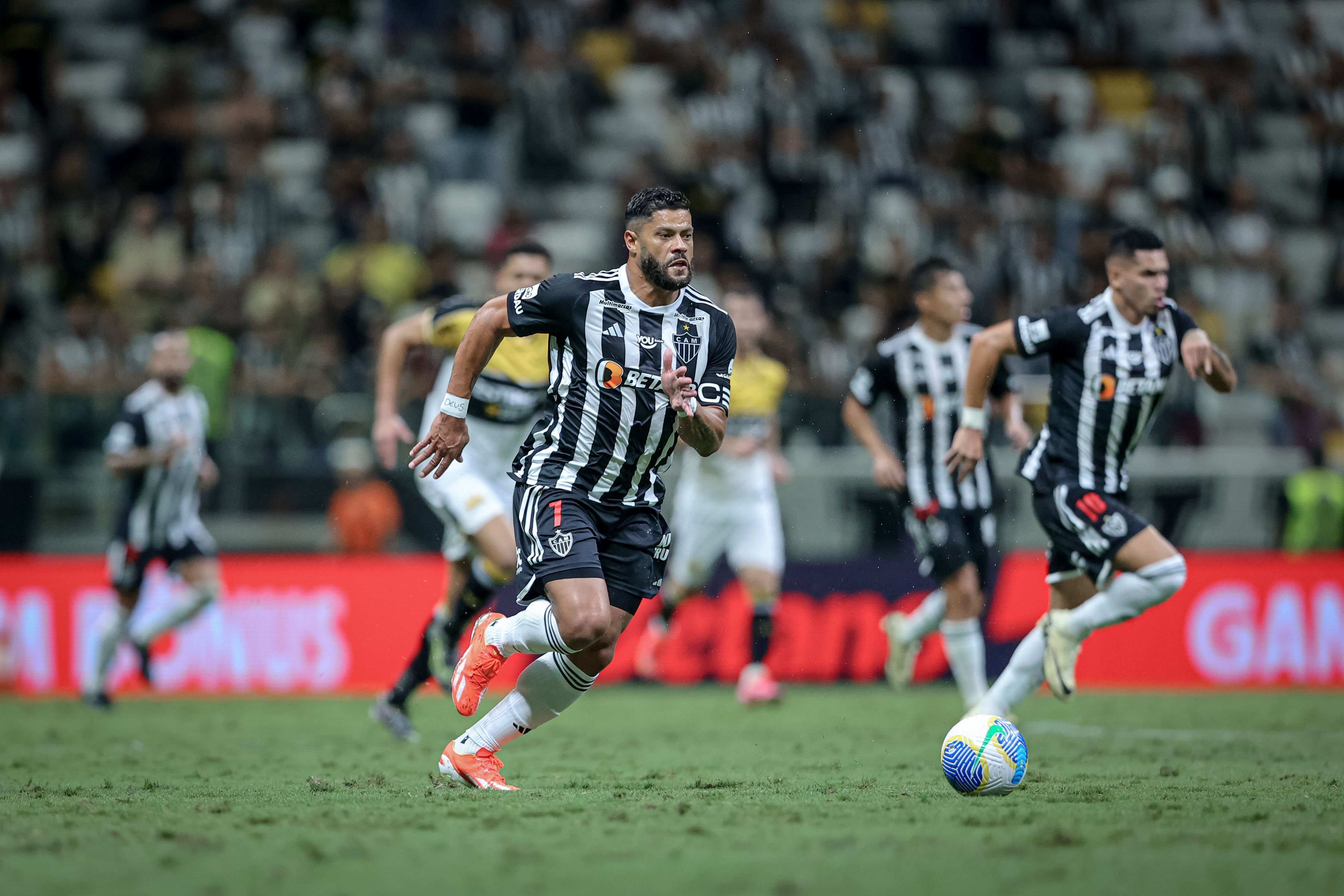 Portugueses colocam Hulk, do Atlético, entre os três maiores ídolos do Porto; assista