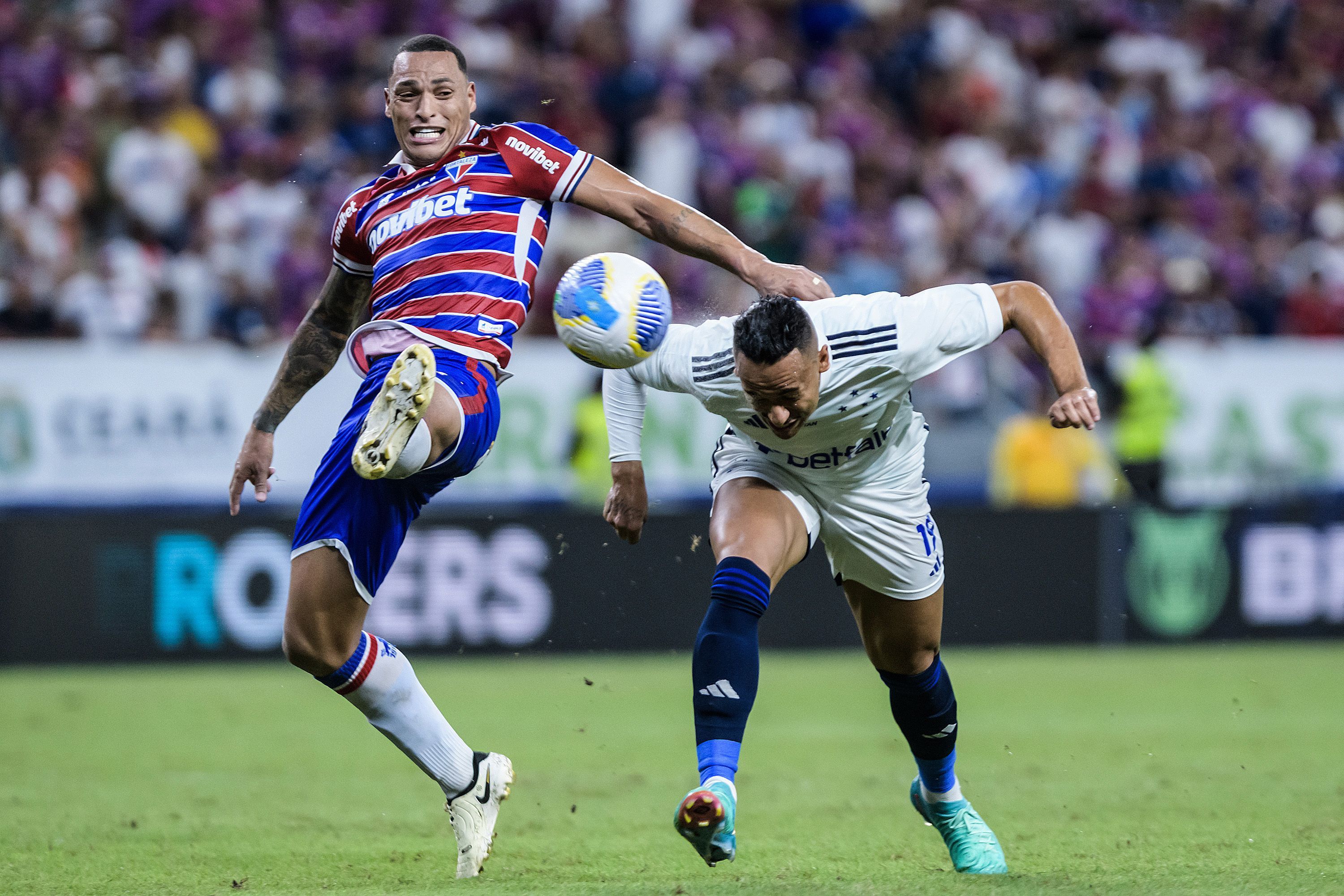 Cruzeiro reage, marca no fim e empata com o Fortaleza pelo Brasileirão