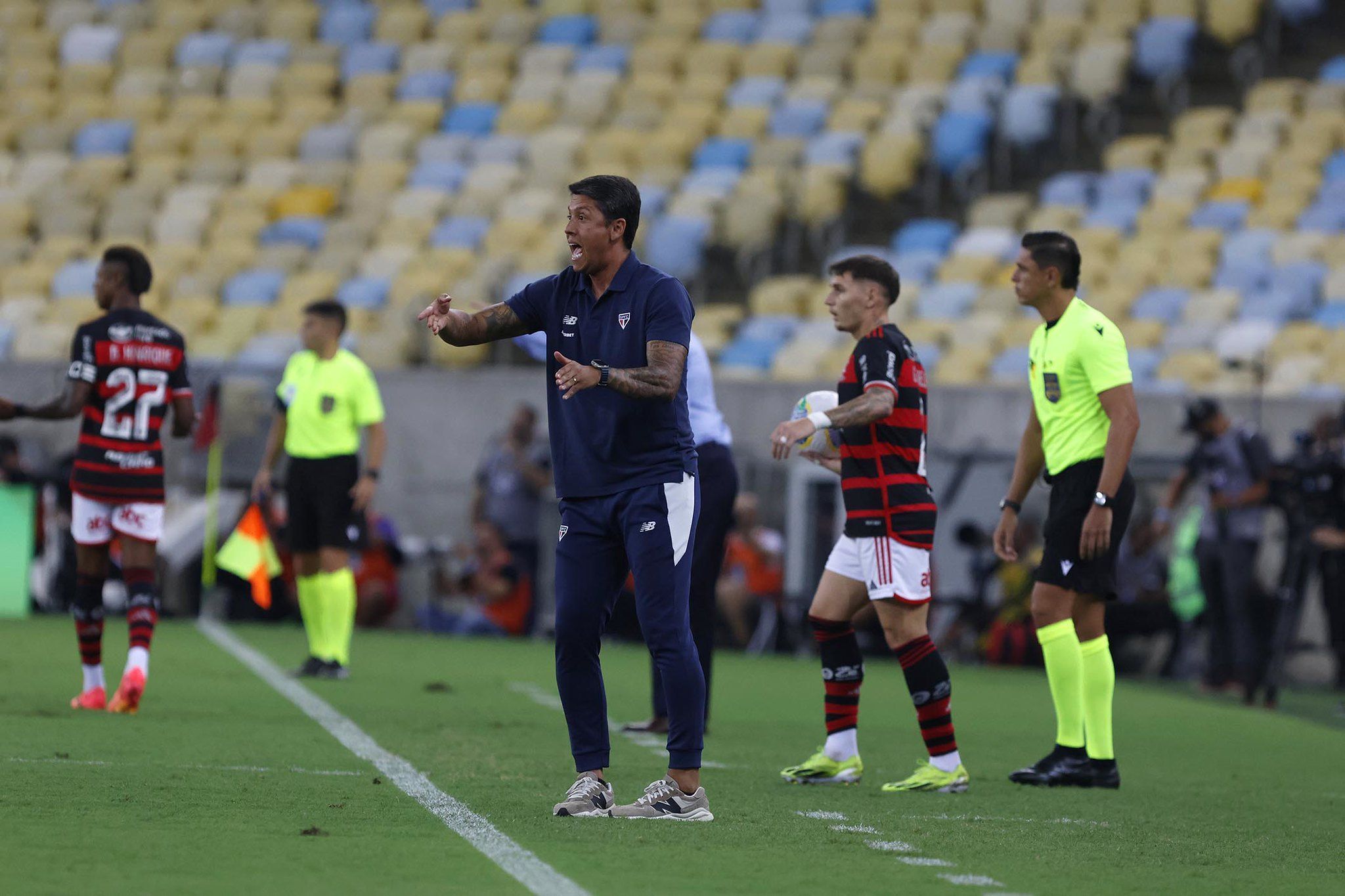 Carpini reage à situação no São Paulo após nova derrota; diretoria se cala