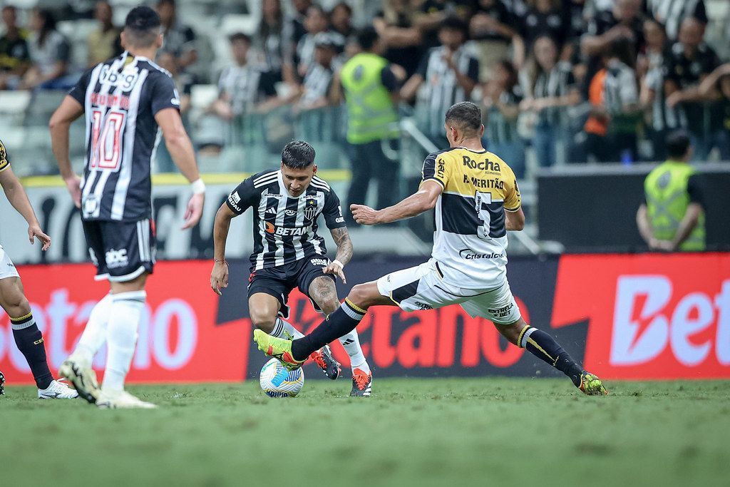 Atlético cede empate ao Criciúma no fim e segue sem vencer no Brasileiro