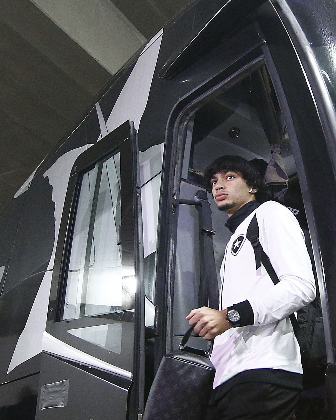 Escalação do Botafogo: Artur Jorge surpreende em time contra o Atlético-GO