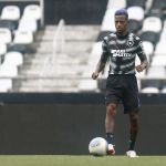Tchê Tchê, do Botafogo, é internado no Rio de Janeiro; saiba mais