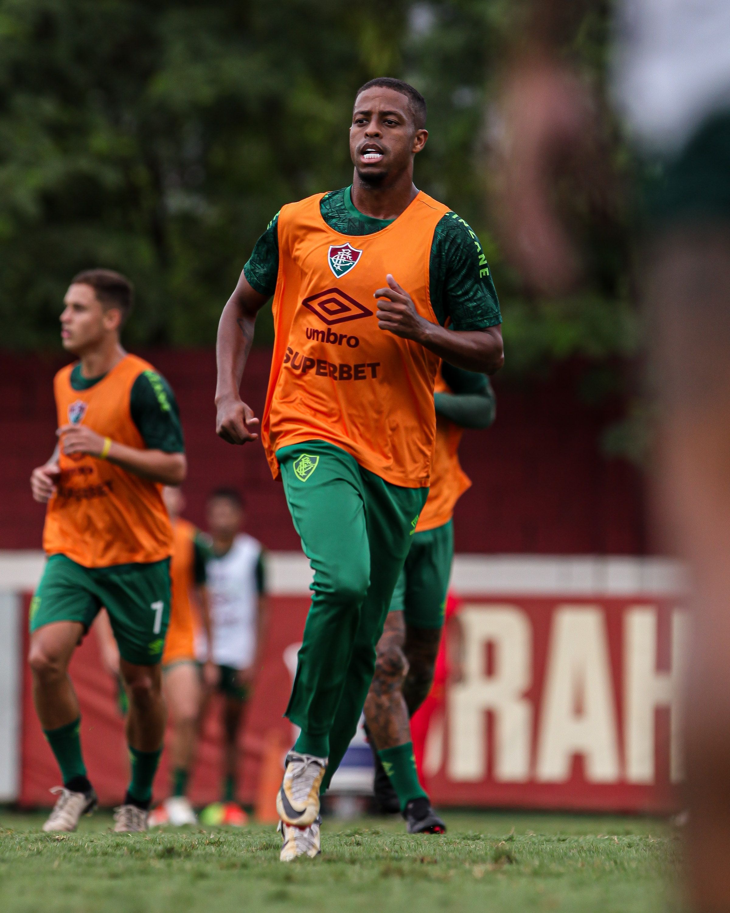 Keno volta a treinar com o elenco do Fluminense, depois de um mês