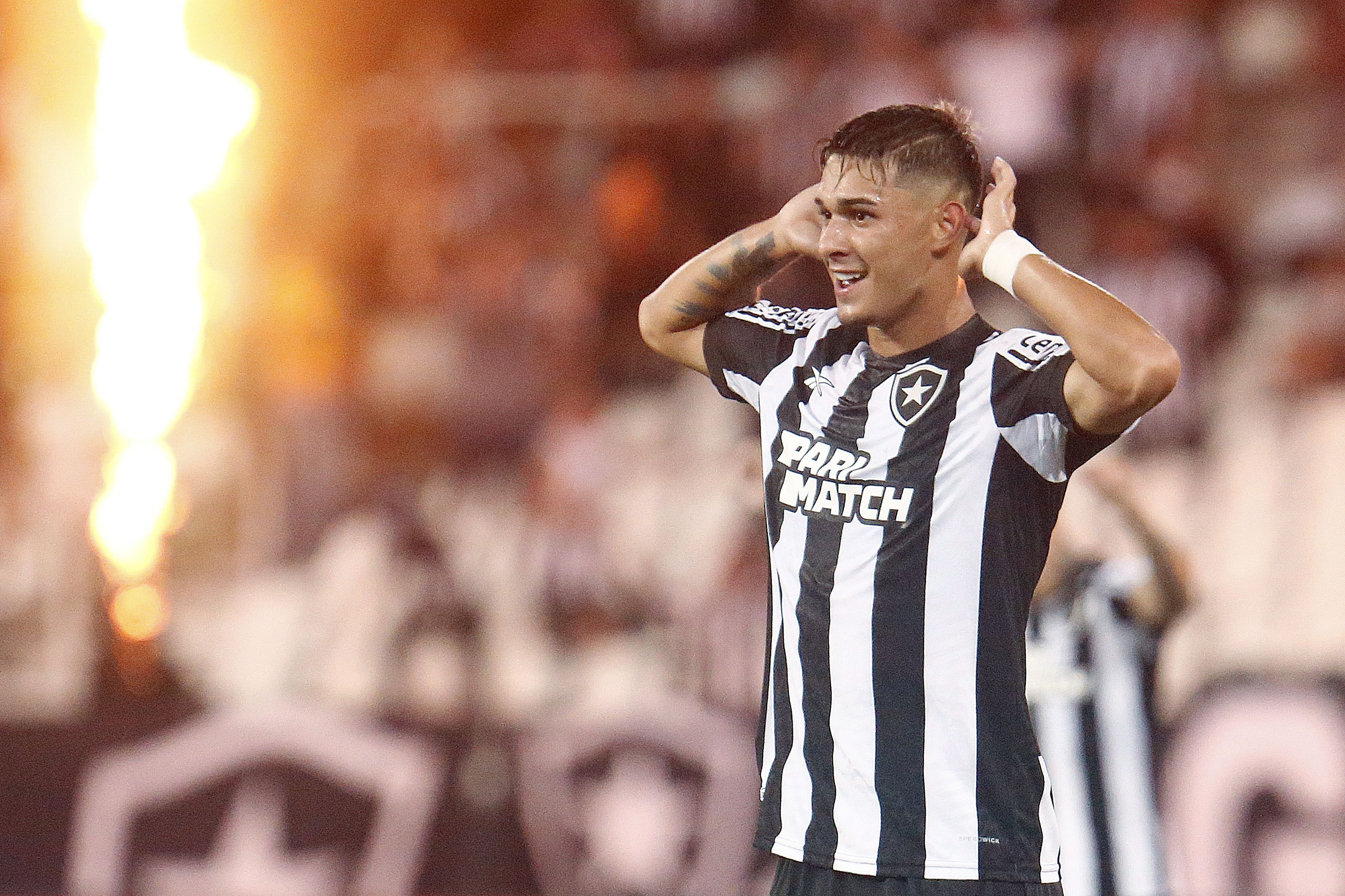 Ponte abre o jogo sobre vaias e evolução após primeiro gol no Botafogo