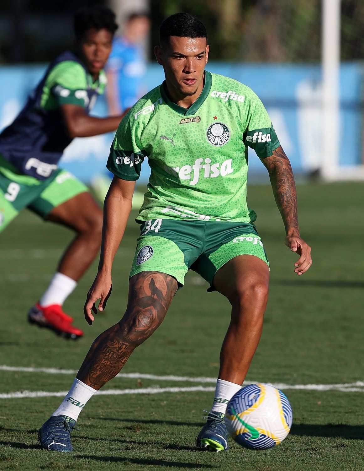 Quem é Naves, zagueiro que deve ser titular no Palmeiras
