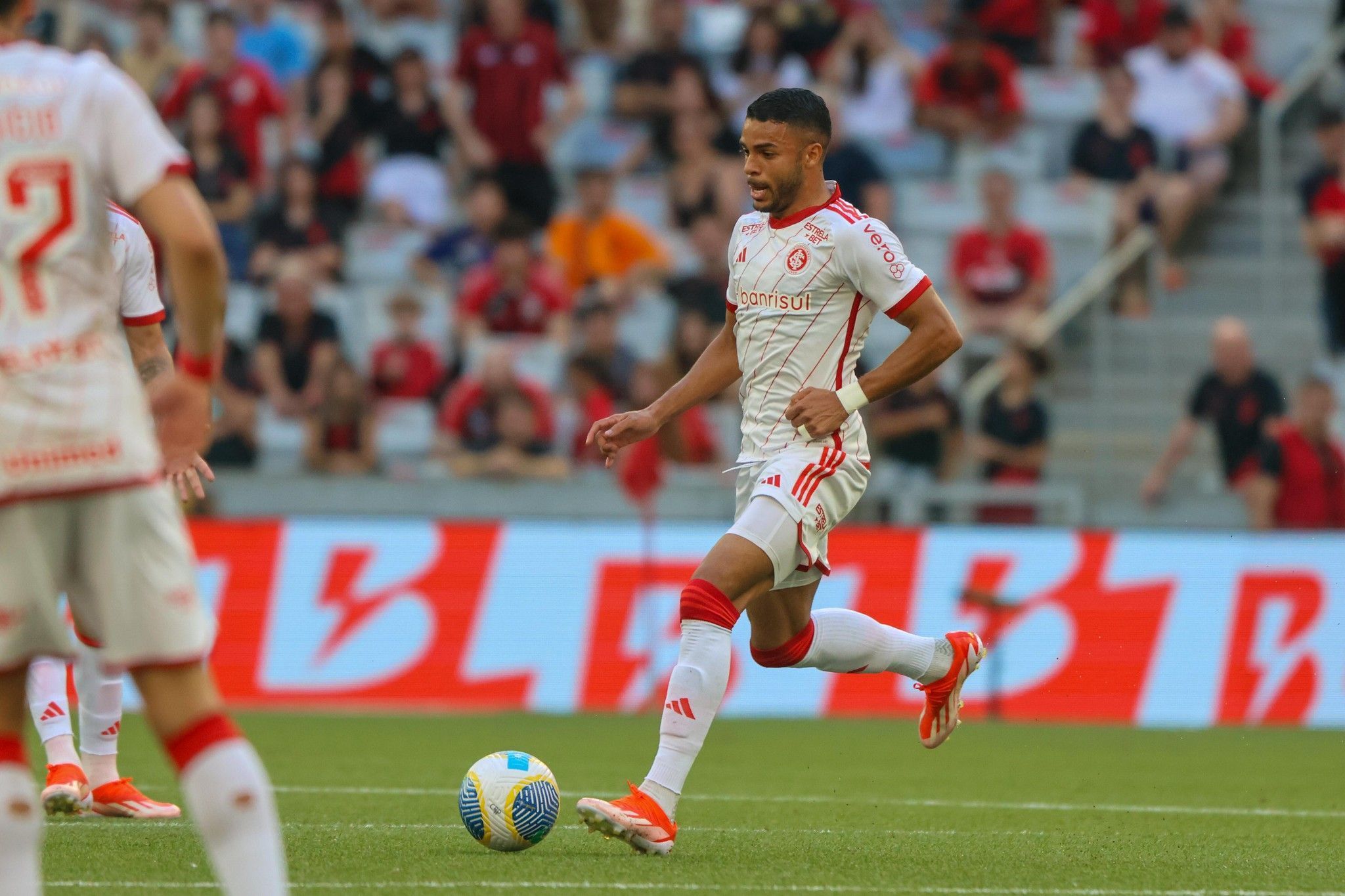 Inter confirma lesão ligamentar de Wanderson