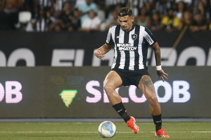 Lesionado, atacante deixou a última partida ainda na primeira etapa