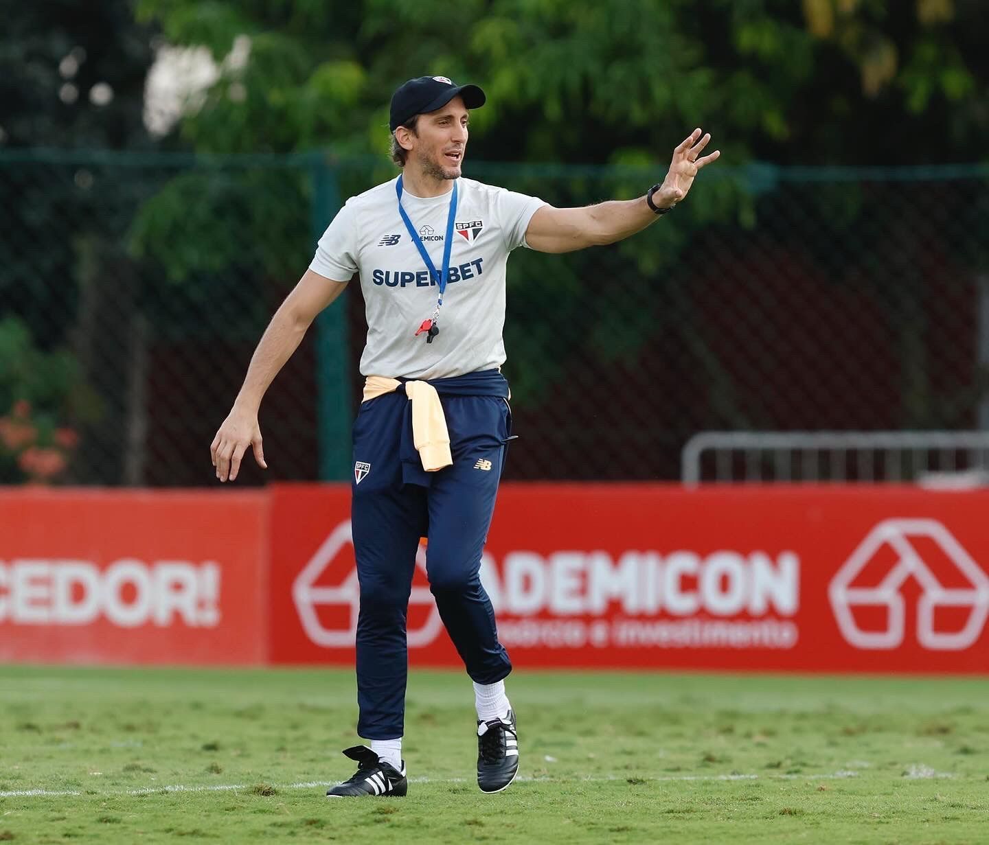 Com vitória sobre Cruzeiro, Zubeldía atinge marca histórica no São Paulo