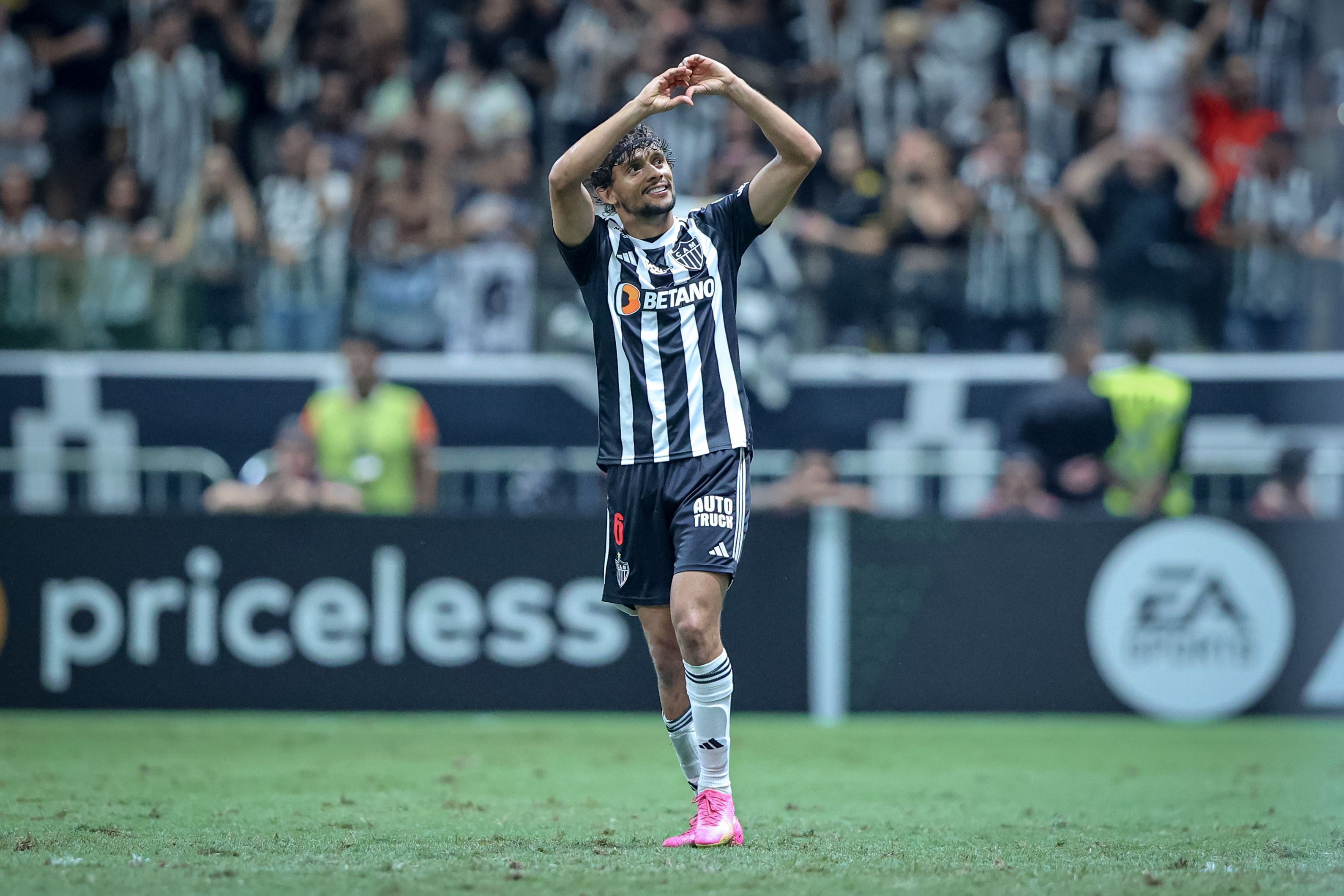 Scarpa celebra boa fase no Atlético e revela 'insegurança' na sua chegada