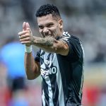 Palmeiras se aproxima do anúncio de Paulinho, do Atlético