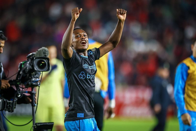 Nathan Fernandes conta sobre estratégia em gol do Grêmio na vitória sobre o Estudiantes