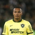 Acionado com os pés no Botafogo, John cita ex-técnico do Cruzeiro e avalia momento