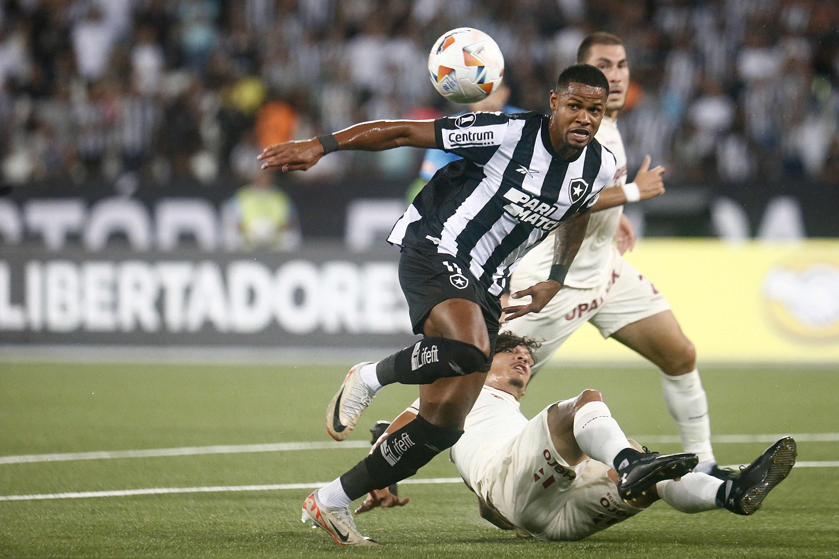 Botafogo defende série histórica diante do Universitario; saiba mais