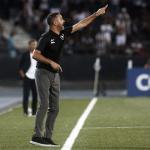 Técnico do Botafogo explica opção por John e saída de Tiquinho Soares