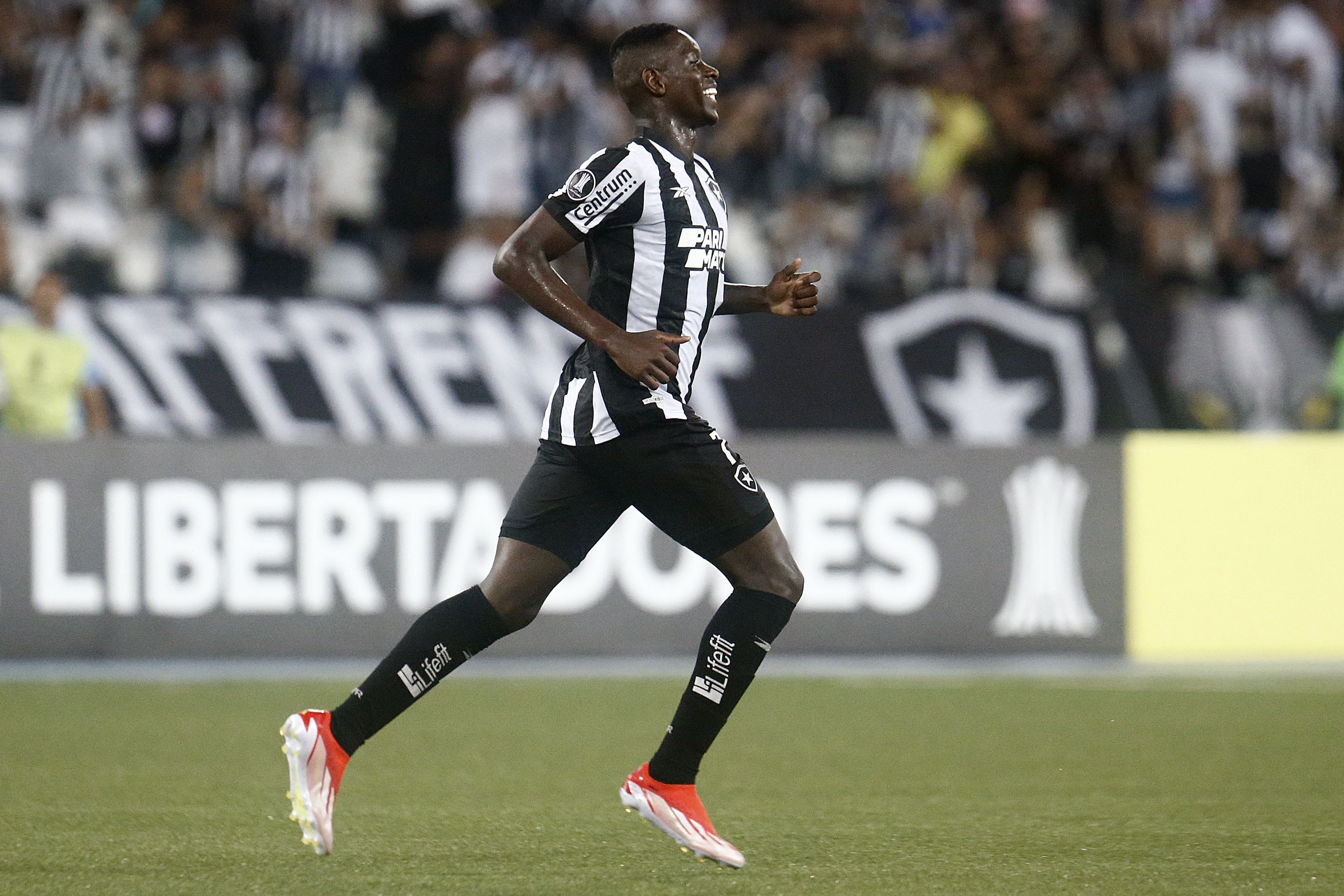 Luiz Henrique desencanta no Botafogo e vive expectativa por muito mais
