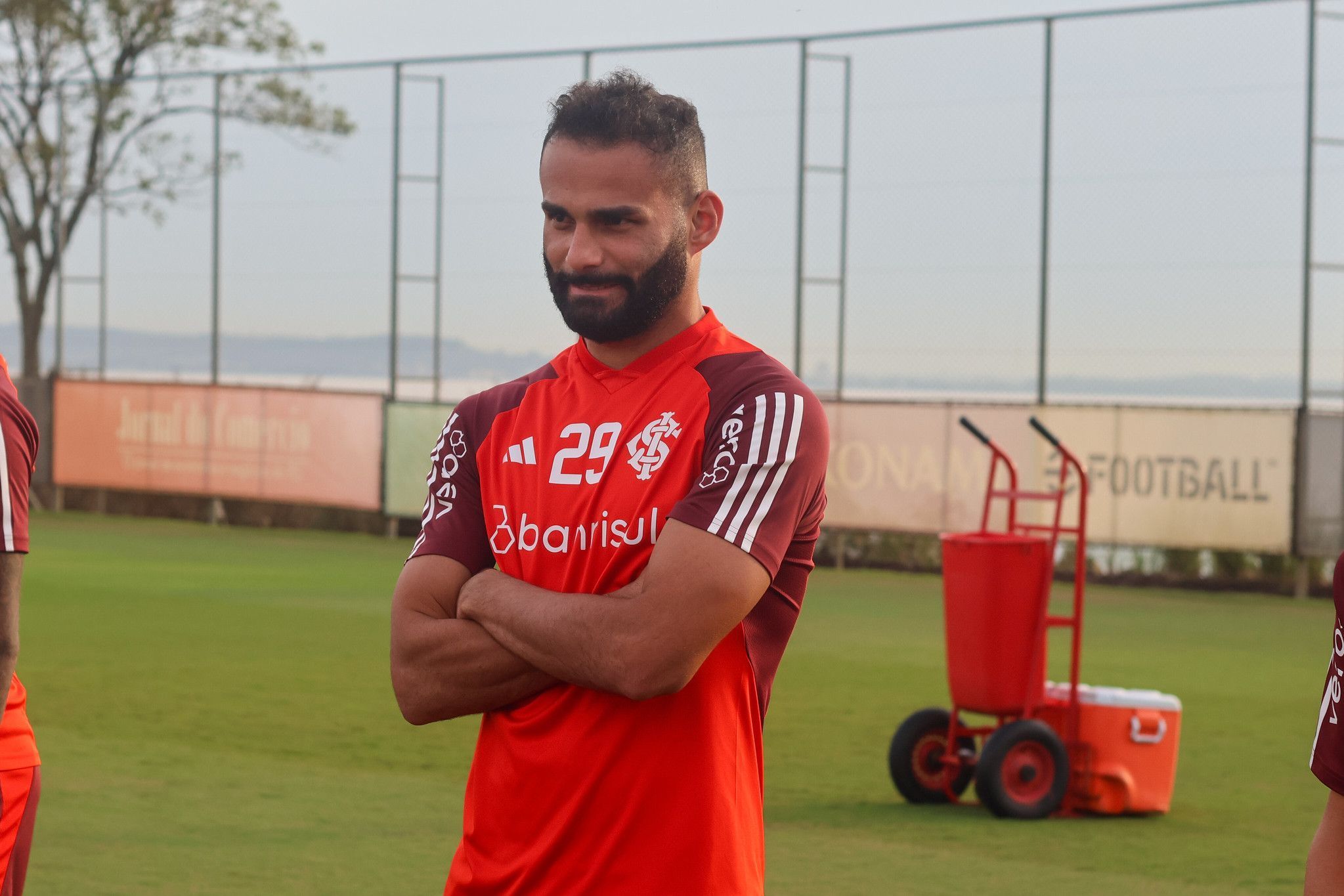 Presidente do Santos confirma compra de Thiago Maia, do Inter