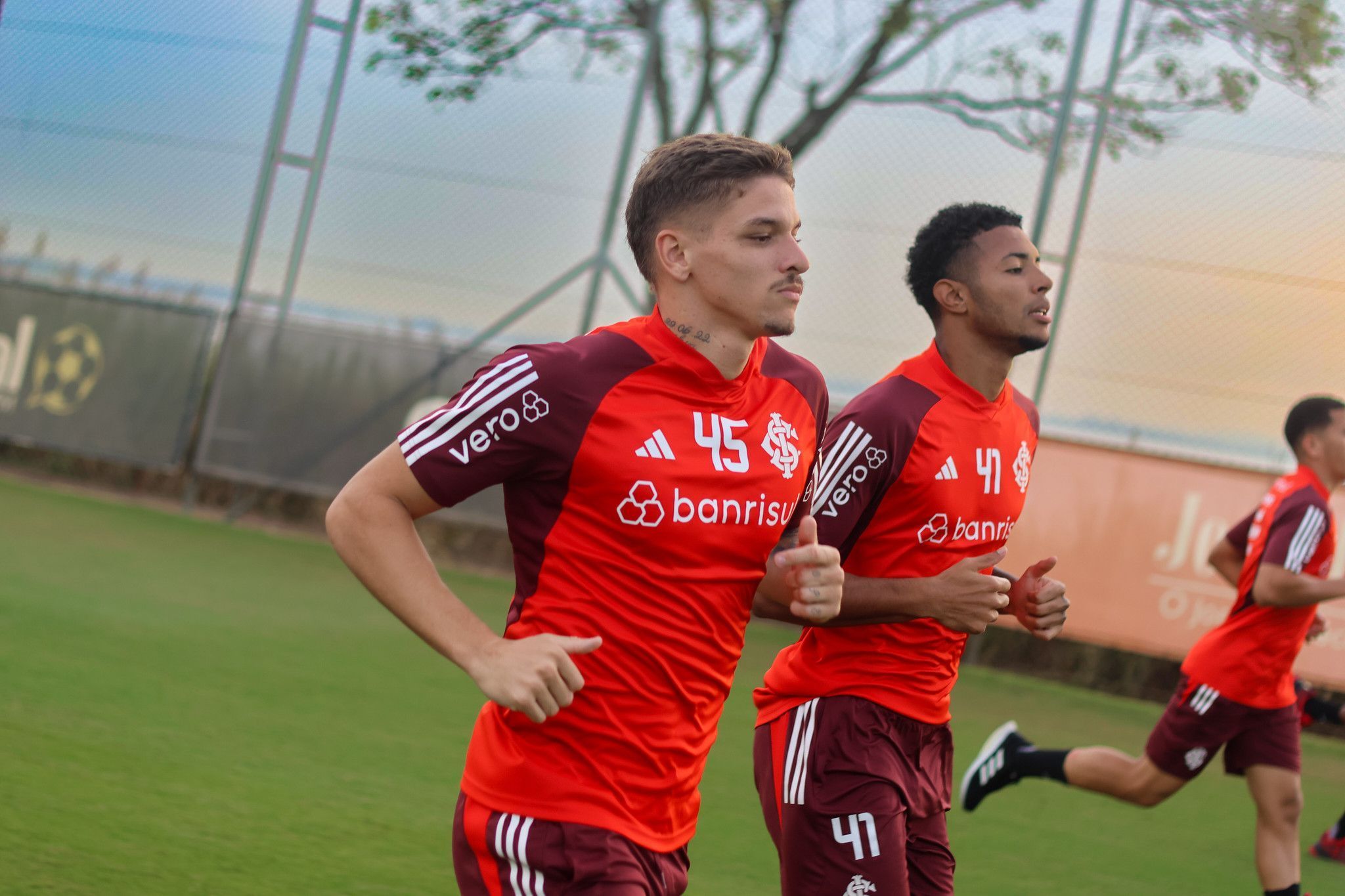 Escalação do Inter: Coudet dá oportunidade a jovem para enfrentar o Atlético-GO