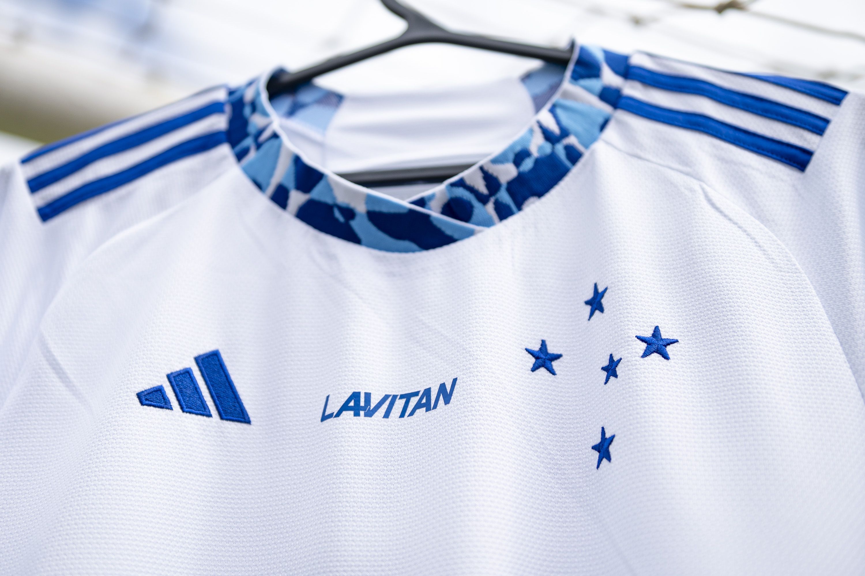 Cruzeiro estreia nova camisa em clássico contra o América pelo Brasileiro Feminino