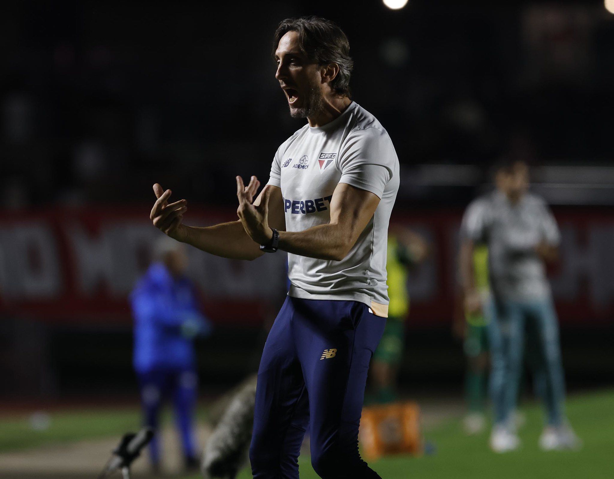 Zubeldía explica por que mudou esquema do São Paulo e vê empate justo com Palmeiras