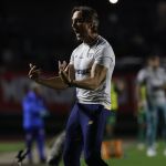 Zubeldía acumula cartões no São Paulo e confirma fama que ele mesmo levantou