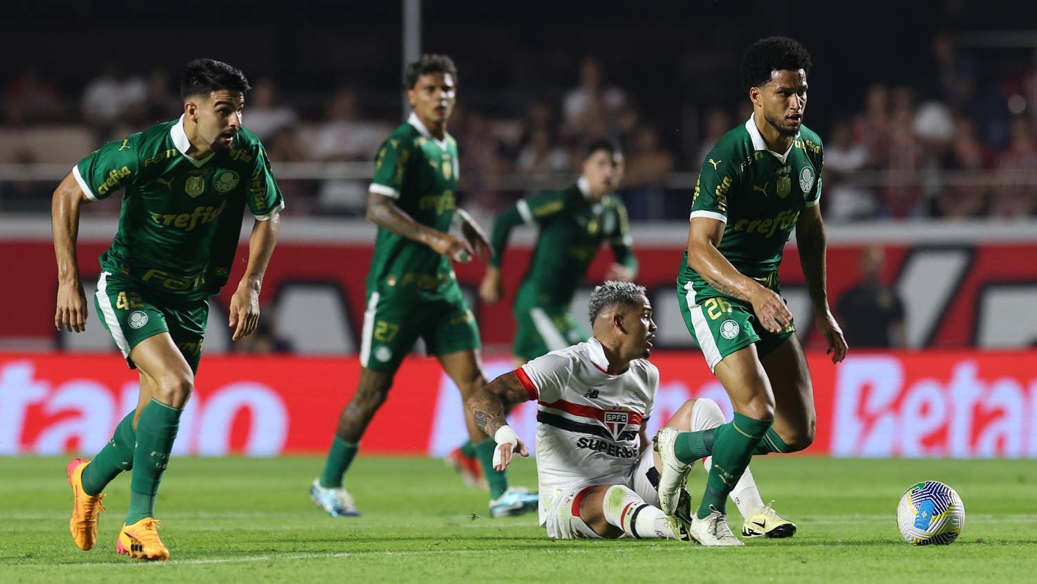 Murilo pede rodízio nos titulares do Palmeiras: 'Tem que rodar o elenco'