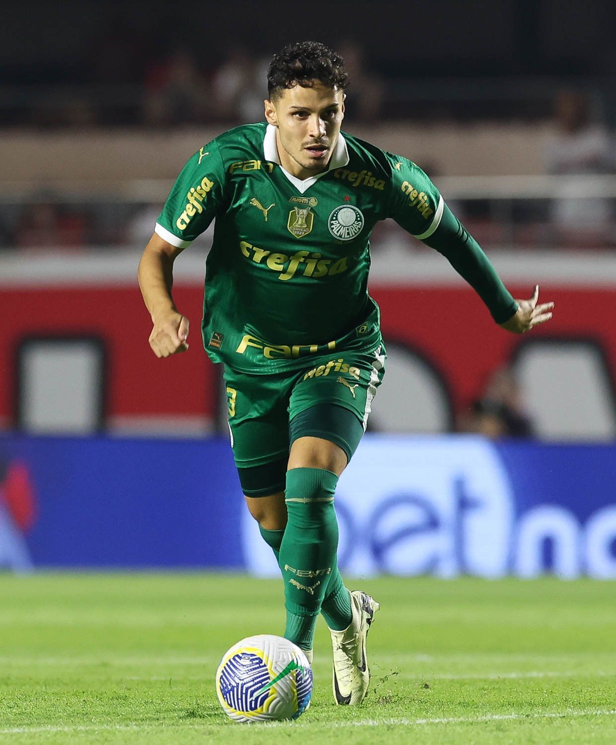 Abel discorda de Veiga após post, mas defende meia do Palmeiras e revela trabalhos à noite