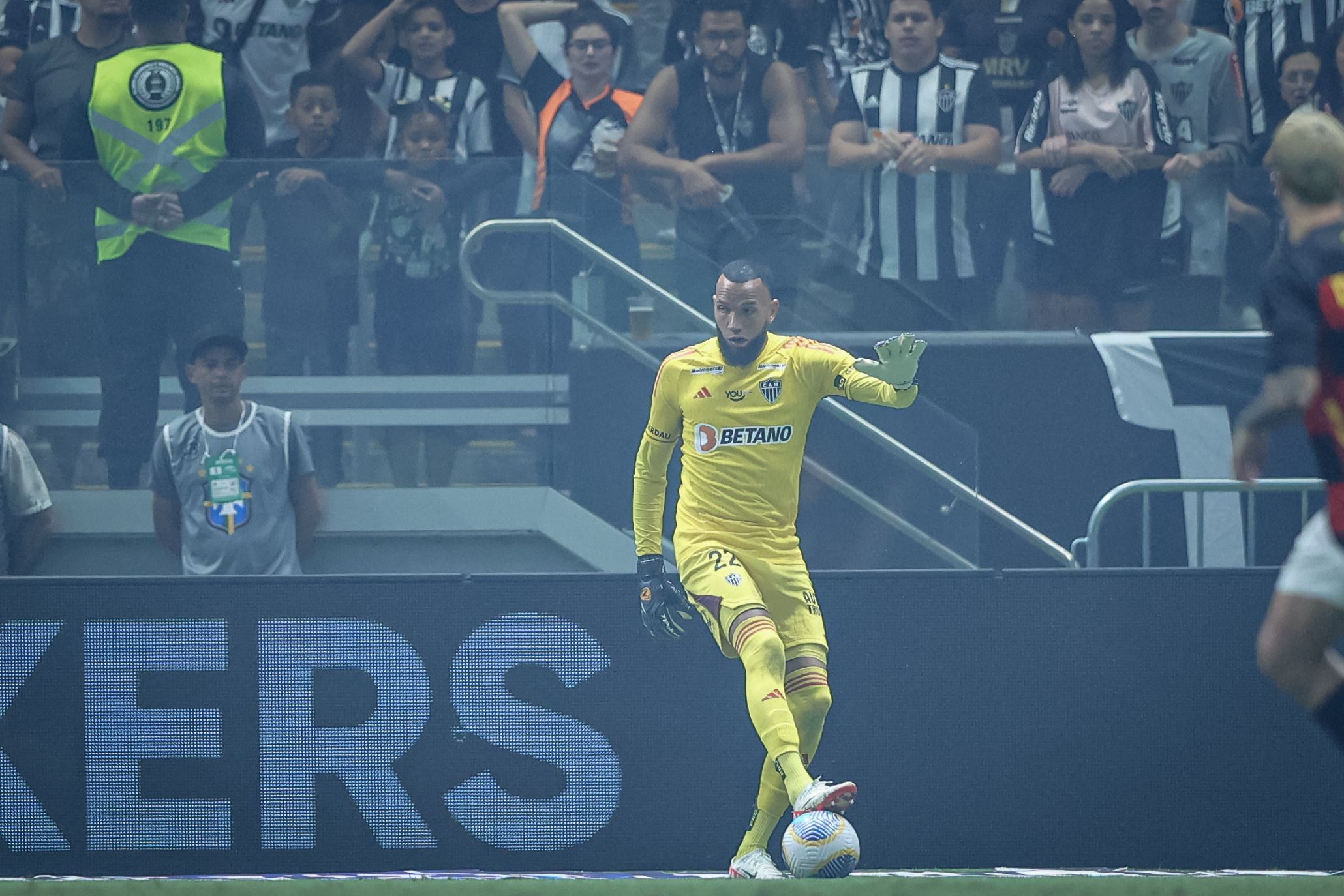 Ídolo no Atlético, Everson atinge feito marcante pelo clube