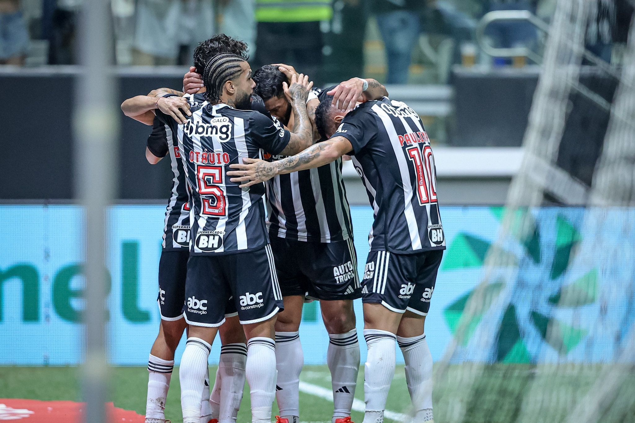 Meia do Atlético é eleito o melhor jogador do Brasileiro em abril